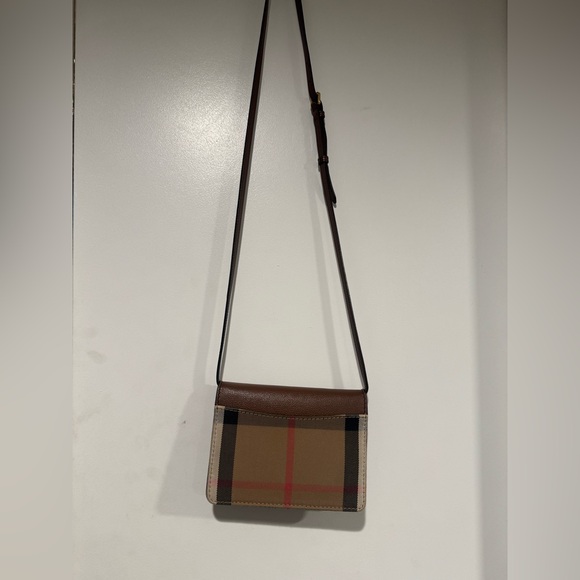 Burberry Hampshire cross body/shoulder bag - Picture 2 of 4